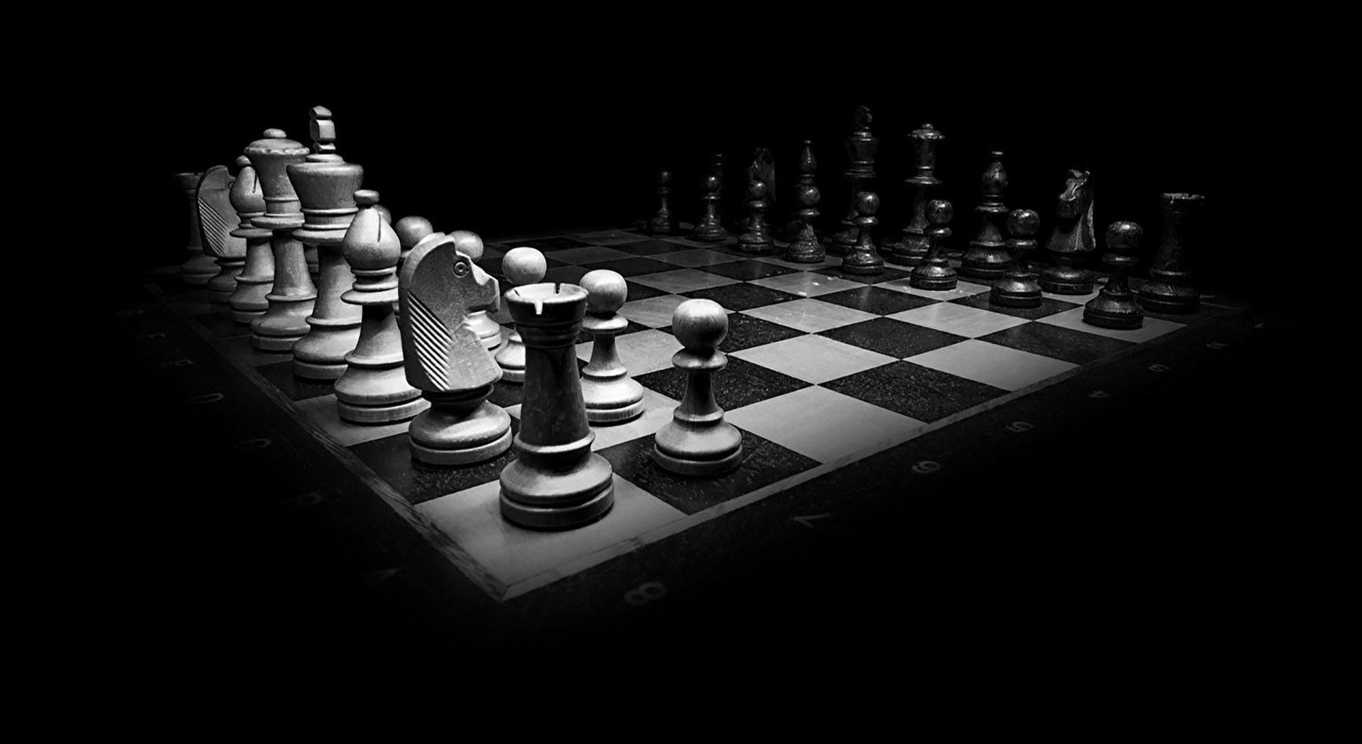 https://ukslionteam.pl/wp-content/uploads/2021/08/Chess_Black_background_Black_and_white_571896_1920x1050.jpg